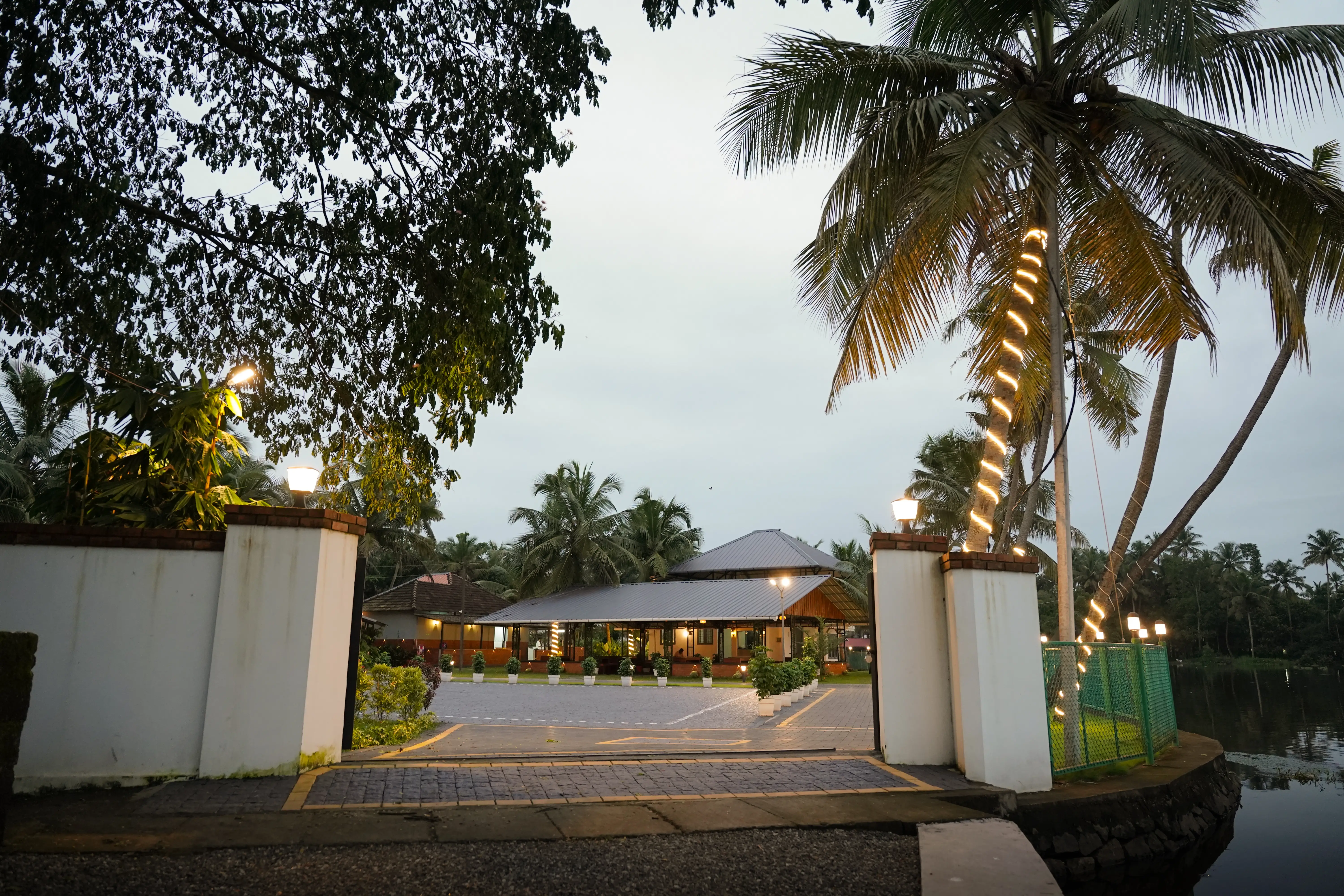 Premium restaurant seating